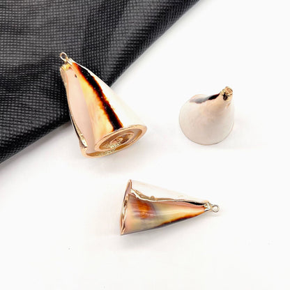 X2293 Natural sea shell with gold-gilded edges pendant for DIY handmade bracelet, necklace, earrings or other decorative accessories. Material: Natural sea shell