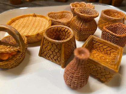 BJD501 Resin Simulation Woven Mini Basket, Heart Ingot Square Shapes, Dollhouse Container for Mini Bouquet Food Play Bread, DIY Ornament Fridge Magnet Craft Supplies
