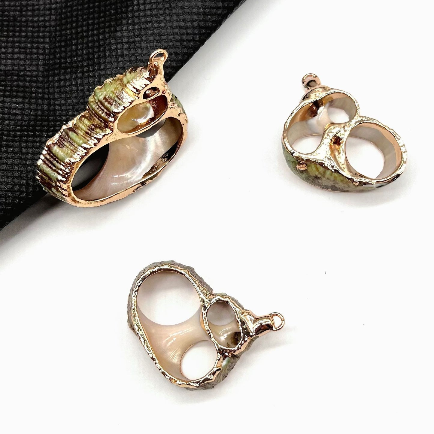 X2293 Natural sea shell with gold-gilded edges pendant for DIY handmade bracelet, necklace, earrings or other decorative accessories. Material: Natural sea shell