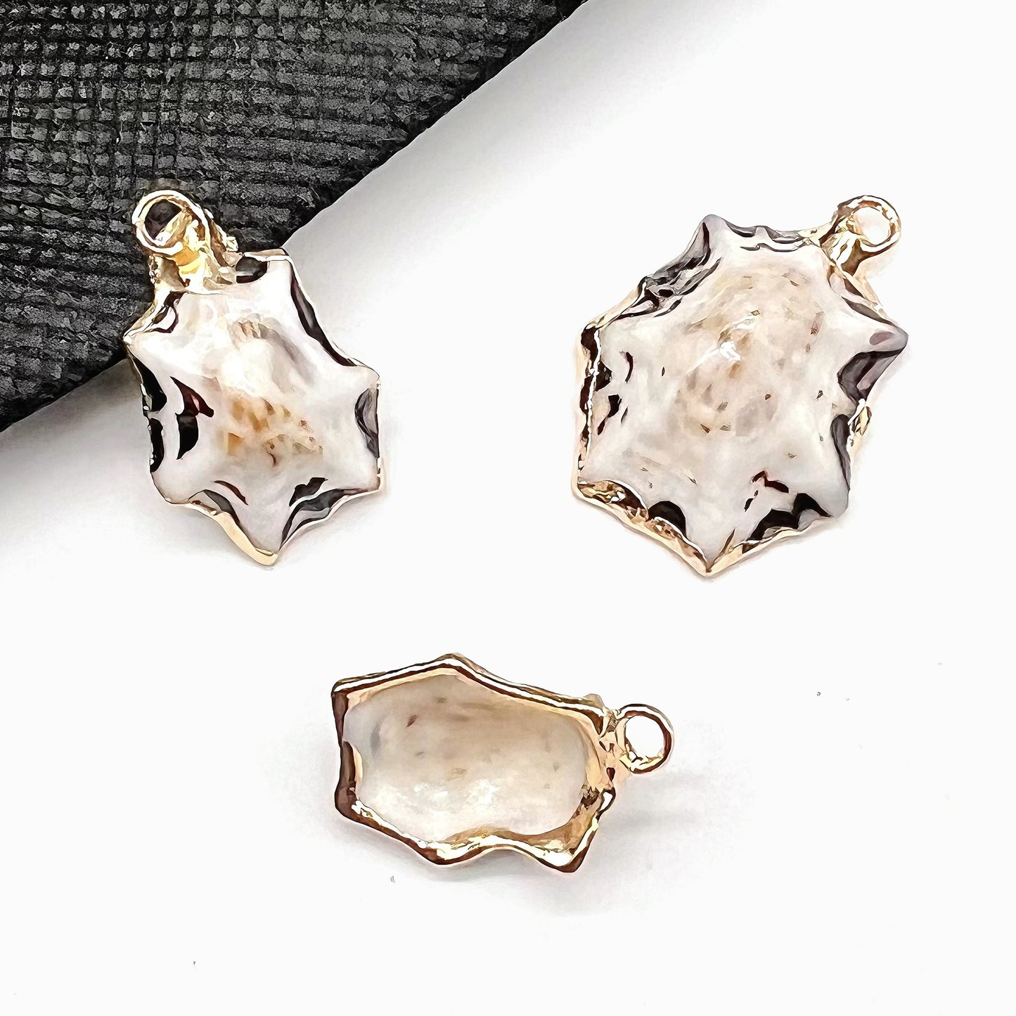 X2293 Natural sea shell with gold-gilded edges pendant for DIY handmade bracelet, necklace, earrings or other decorative accessories. Material: Natural sea shell