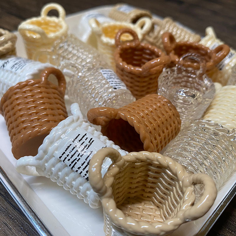BJD499 Resin Simulation Woven Mini Basket, Container for Bouquet, Miniature Food Bread, DIY Handmade Craft Supplies, Dollhouse Ornament, Fridge Magnet & Pendant Making Accessories