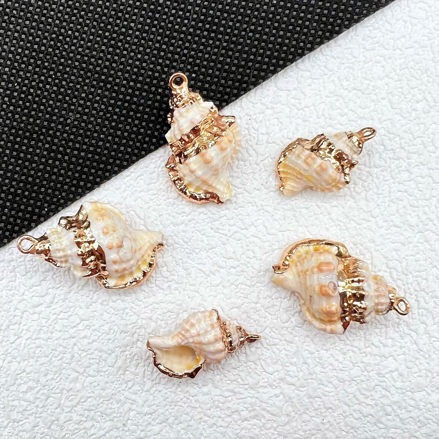 X2293 Natural sea shell with gold-gilded edges pendant for DIY handmade bracelet, necklace, earrings or other decorative accessories. Material: Natural sea shell