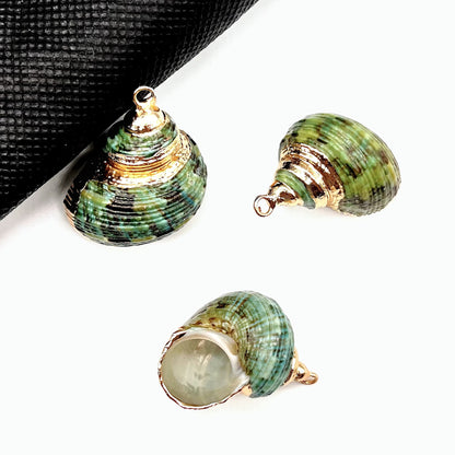 X2293 Natural sea shell with gold-gilded edges pendant for DIY handmade bracelet, necklace, earrings or other decorative accessories. Material: Natural sea shell