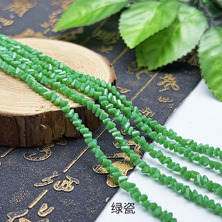 about 85/125pcs Irregular irregularly-shaped triangular faceted diamonds, colored crystal, glass, string beads, DIY bracelet, necklace, bead threading, loose bead, DIY decorative lighting accessory, bracelet, necklace, earrings, accessory materials