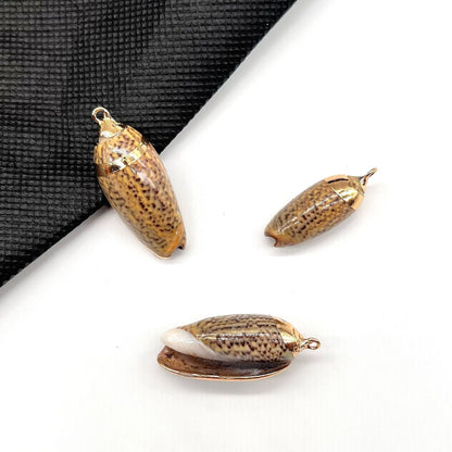 X2293 Natural sea shell with gold-gilded edges pendant for DIY handmade bracelet, necklace, earrings or other decorative accessories. Material: Natural sea shell