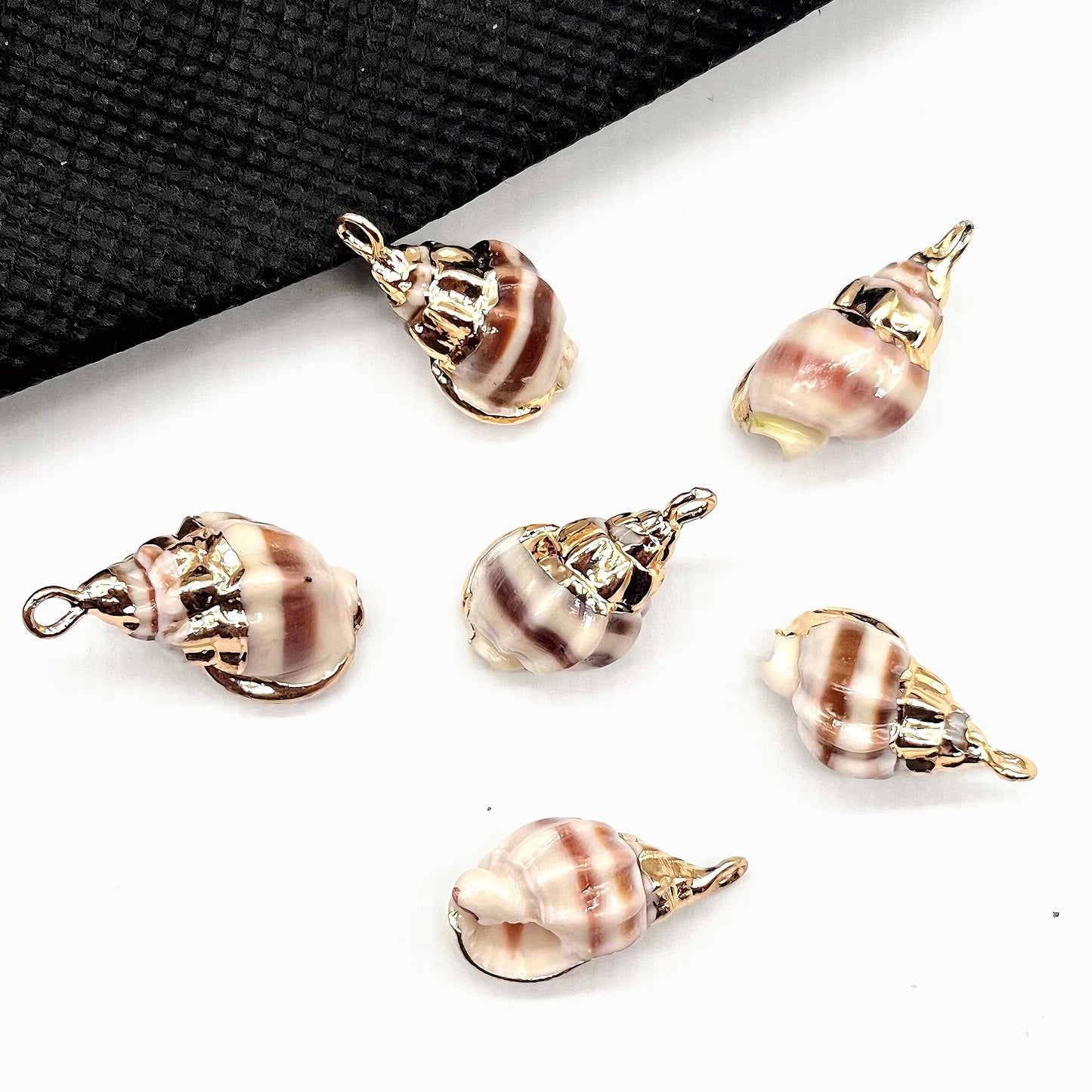 X2293 Natural sea shell with gold-gilded edges pendant for DIY handmade bracelet, necklace, earrings or other decorative accessories. Material: Natural sea shell