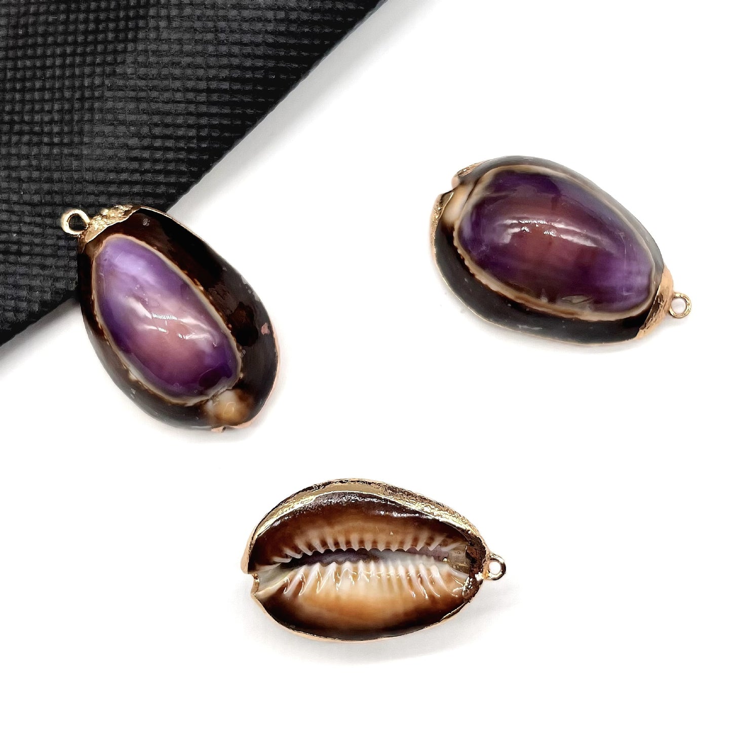 X2293 Natural sea shell with gold-gilded edges pendant for DIY handmade bracelet, necklace, earrings or other decorative accessories. Material: Natural sea shell
