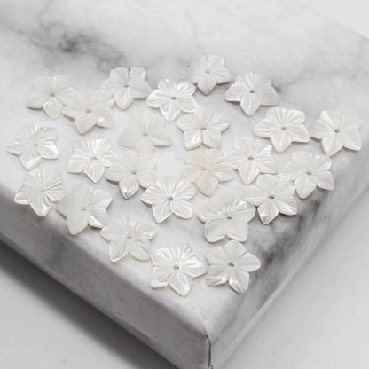 X2427 8/10mm Natural white mother-of-pearl powder, 6-petal & 7-petal carved shell flower cutouts. Ideal DIY craft materials for traditional Hanfu decoration, handmade earrings, bracelets, necklaces and various ornamental accessories