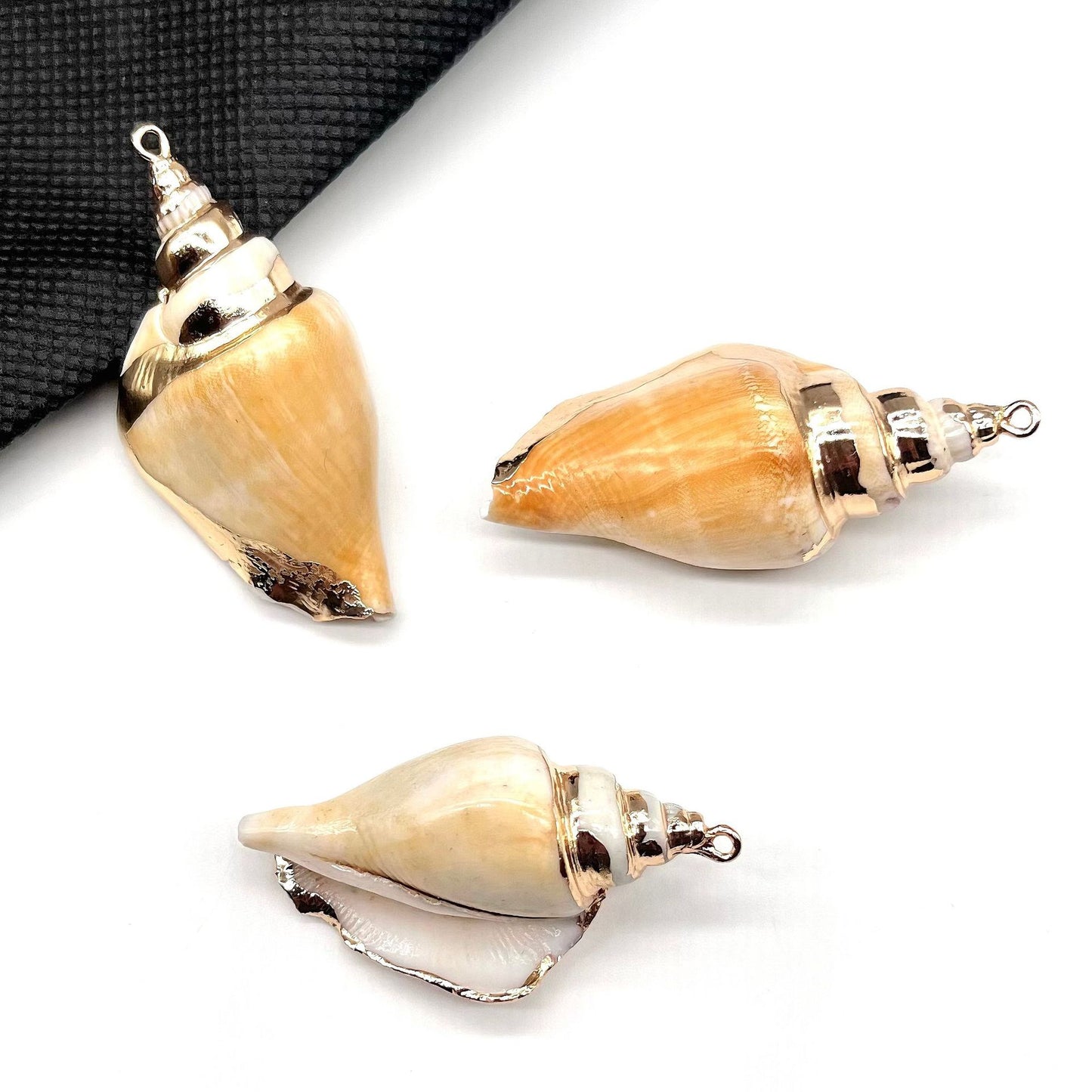 X2293 Natural sea shell with gold-gilded edges pendant for DIY handmade bracelet, necklace, earrings or other decorative accessories. Material: Natural sea shell