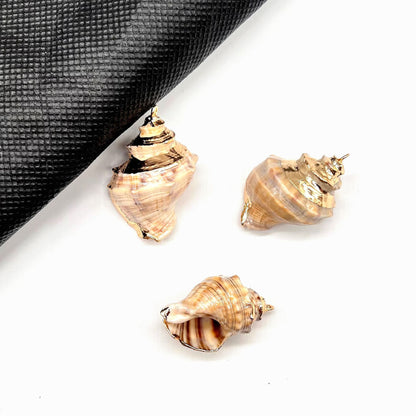 X2293 Natural sea shell with gold-gilded edges pendant for DIY handmade bracelet, necklace, earrings or other decorative accessories. Material: Natural sea shell