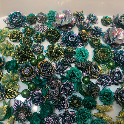 BJD502 About 10‑30g Green Series Iridescent Mixed Soft Rubber Flower Blind Box, Hand‑Sculpted 3D Roses Lotus Peony Camellia Eustoma Butterfly Leaf Bead DIY Craft Accessory for Bouquet Jewelry Making