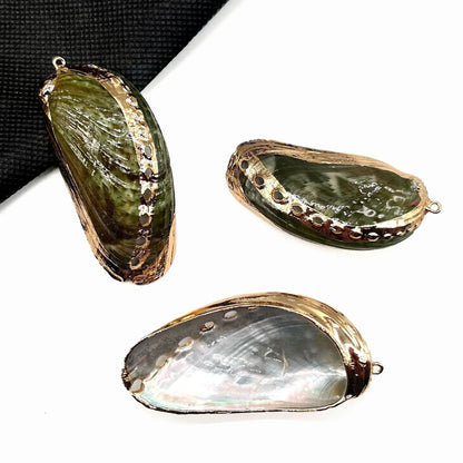 X2293 Natural sea shell with gold-gilded edges pendant for DIY handmade bracelet, necklace, earrings or other decorative accessories. Material: Natural sea shell