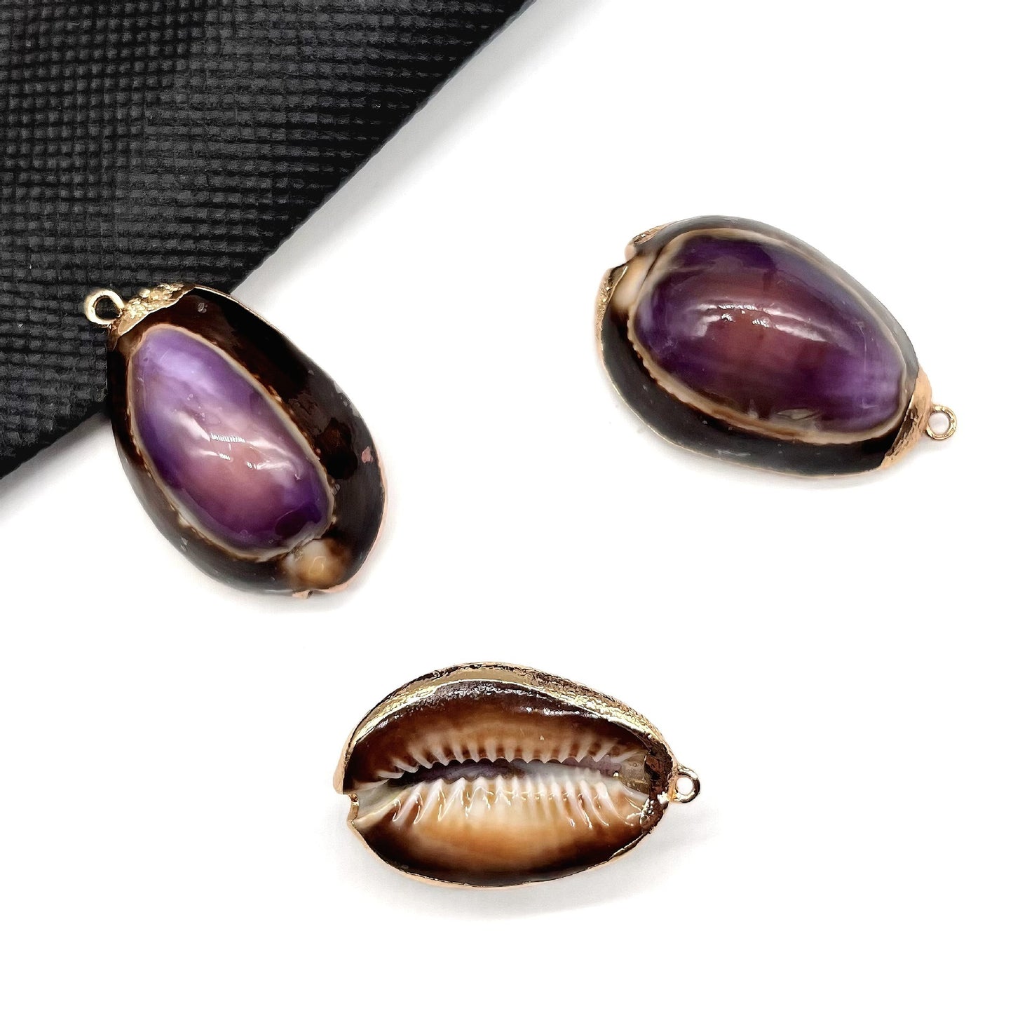 X2293 Natural sea shell with gold-gilded edges pendant for DIY handmade bracelet, necklace, earrings or other decorative accessories. Material: Natural sea shell